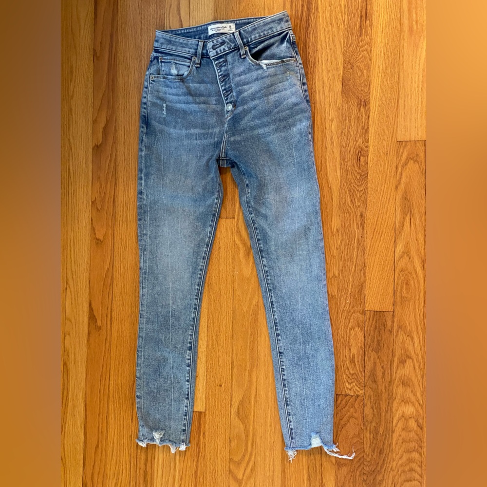 Abercrombie and Fitch High Rise Super Skinny Ankle Jean Size 26, Medium Destroy